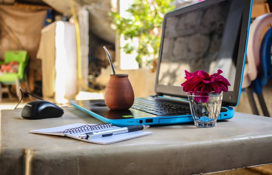 7 Side-Hustle Books Every Canadian Should Own in 2026