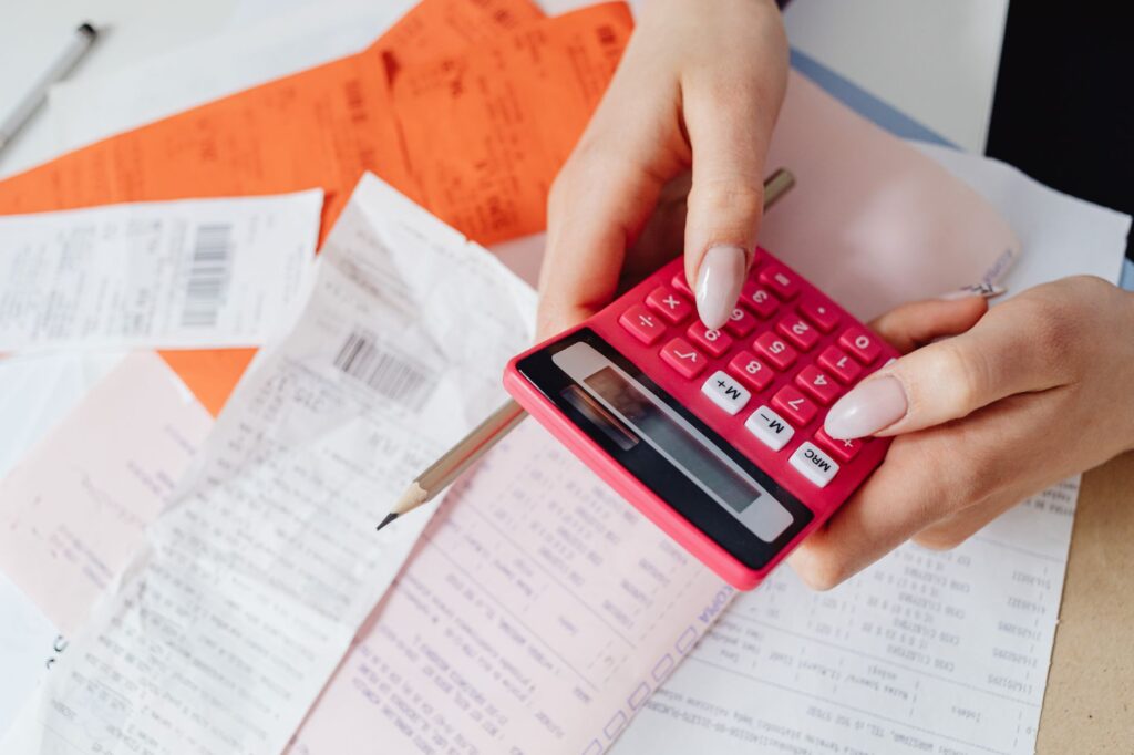 Auto Loan Refinancing in Canada (2026): When It Saves Money