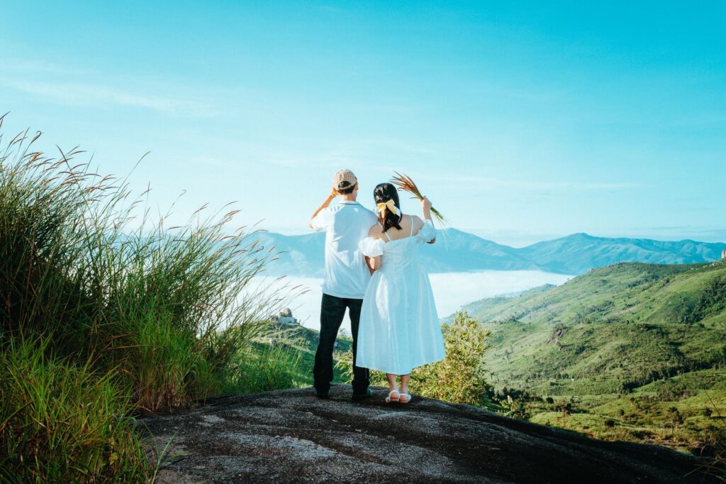 Santorini for Canadian Couples in 2026: Shoulder Season, Caldera Towns, and Ferry Logistics Santorini for Canadian Couples in 2026: Shoulder Season, Caldera Towns, and Ferry Logistics